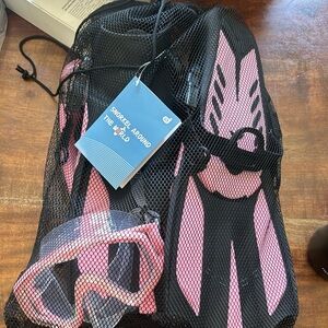Brand new pink child’s snorkel set.
